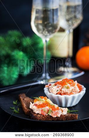 Salmon Pate  With Red Caviar Served With Sliced Bread