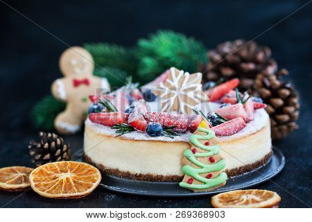 Delicious Christmas Ginger Cheesecake With Fresh Berries Decoration