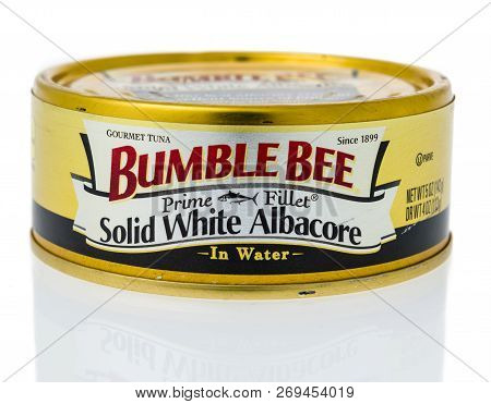 Winneconne, Wi - 11 November 2018: A Can Of Bumble Bee Prime Fillet Solid White Albacore On An Isola