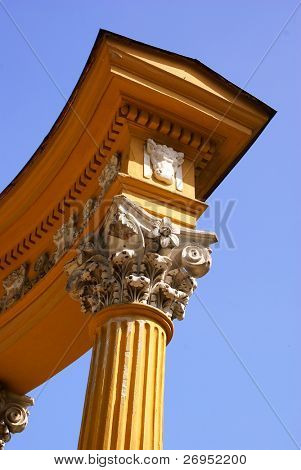Colonna nel parco del castello di Lancut (Polonia)