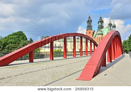 Archcathedral Basilica of St. Peter og St. Paul og biskoppens Jordan bro, Poznan, Polen