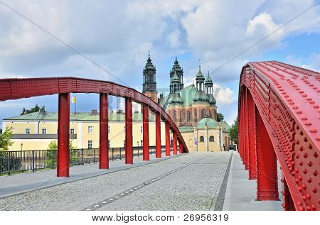 Archcathedral Basilica of St. Peter og St. Paul og biskoppens Jordan bro, Poznan, Polen