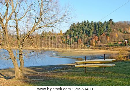 Po sezóně (Solina jezero, Bieszczady, Polsko)