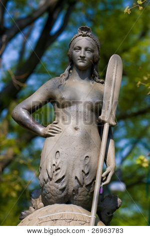 Sirene statue
