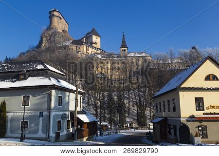 01.01.2017. Village Oravsky  Podzamok. Slovakia. View To Famous Orava Castle ( Oravsky Hrad ) - Nati
