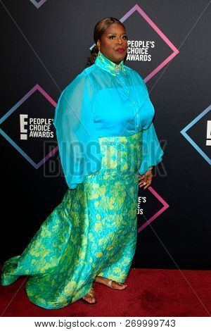 LOS ANGELES - NOV 11:  Retta at the People's Choice Awards 2018 at the Barker Hanger on November 11, 2018 in Santa Monica, CA