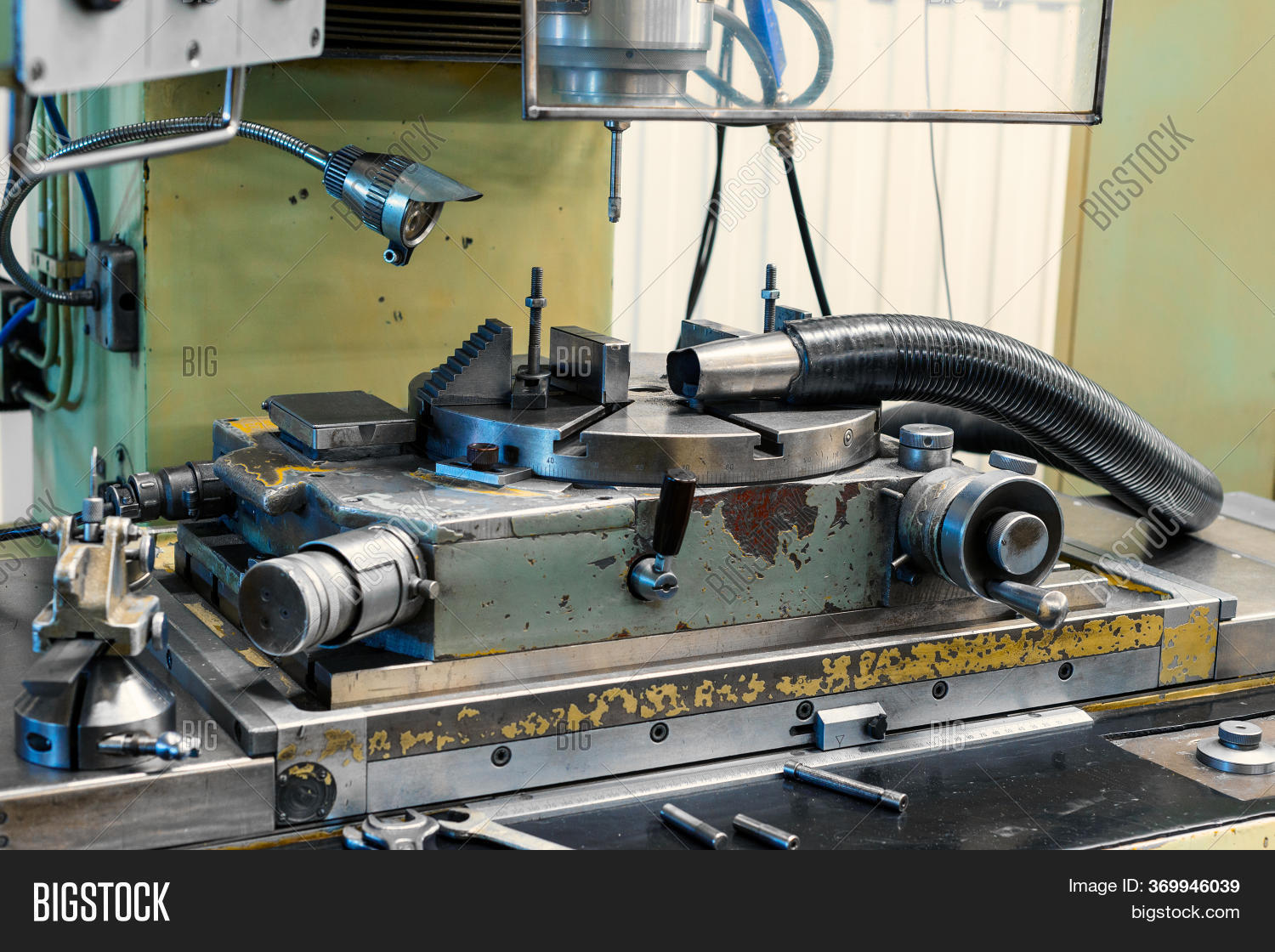 Mechanical Vertical Image & Photo (Free Trial) | Bigstock