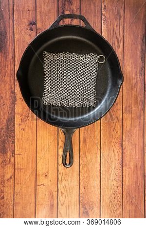 Small Ring Chainmail Scrubber - For Cast Iron, Stainless Steel, Hard Anodized Cookware And Other Pot