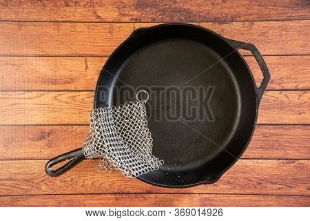 Small Ring Chainmail Scrubber - For Cast Iron, Stainless Steel, Hard Anodized Cookware And Other Pot
