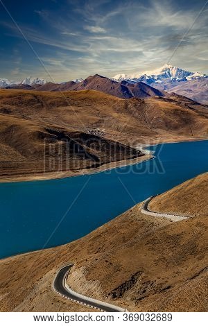 The Yamdrok Yumtso Lake,tibet, Yamdroog Is The Fifth Largest Lake In The Tibet Autonomous Region And