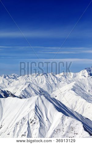 Vinter bjerge i dejlig dag