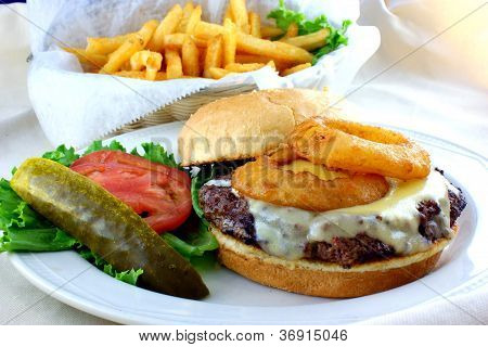 Cheeseburger avec frites