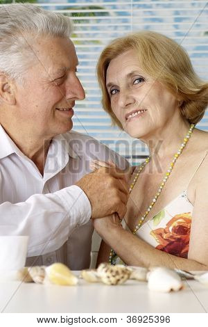 Bom casal de velhos no resort
