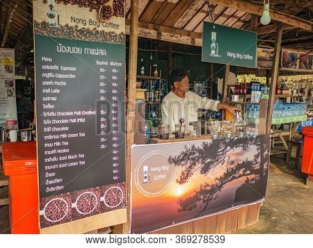 Loei/thailand-17 Feb 2019:unacquainted People In Local Shop On Lomsak Cliff On Phu Kradueng Mountain