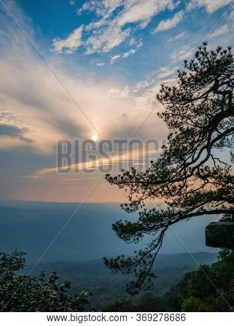 Beautiful Sunset Of Lomsak Cliff On Phu Kradueng Mountain National Park In Loei City Thailand.phu Kr