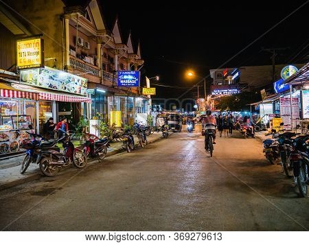 Vangvieng/lao-4 Dec 2017:unacquainted People Walking On Vangvieng Downtown In Lao.vangvieng City The