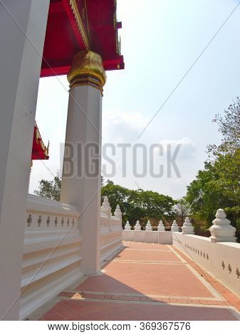 Wihan Phra Mongkhon Bophit In Ayutthaya That Has Been Well Restored Inside There Is A Statue Of A La