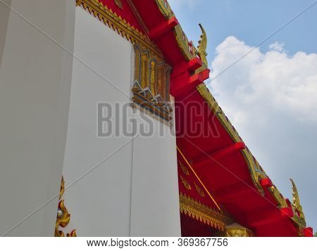 Wihan Phra Mongkhon Bophit In Ayutthaya That Has Been Well Restored Inside There Is A Statue Of A La