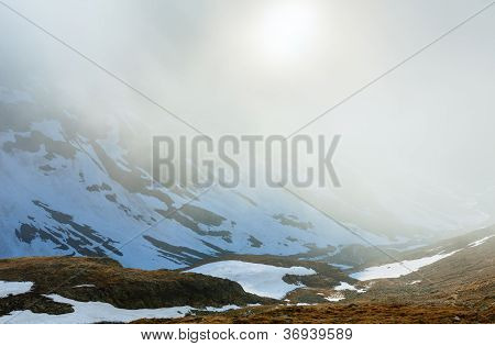 Вечером Misty Mountain View (Тиммелсёч, Австрия)