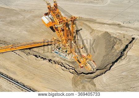 Huge Bucket Wheel Excavator Or Mobile Strip Mining Machine Mining Coal In A Quarry. Heavy Industry C
