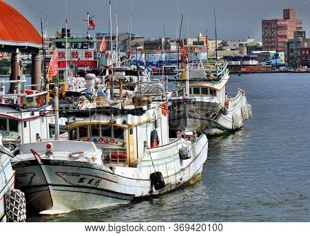 Kaohsiung, Taiwan -- June 27, 2019: Traditional Chinese Fishing Boats Are Anchored At The Gushan Fer