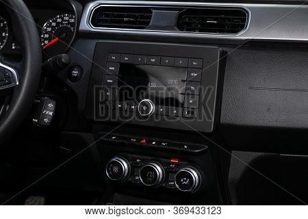 Novosibirsk/ Russia - May 25, 2020: Renault Arkana, Close Up Of The Dashboard: Adjustment Of The Blo