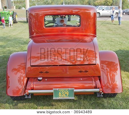 1930 Oranžové Chevy Coupe zadní pohled