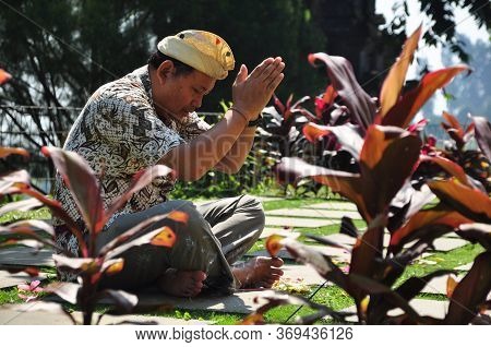 Bogor, Indonesia - September 11, 2011: Hindus People Conducting A Hindus Religious Ceremony At Parah