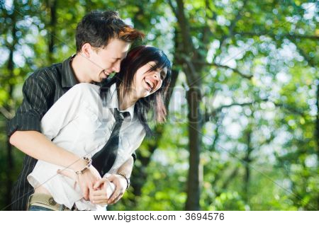 junges paar außerhalb