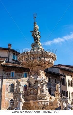 Trento Downtown, The Neptune Fountain In Piazza Del Duomo (cathedral Square) And The Frescoed Houses
