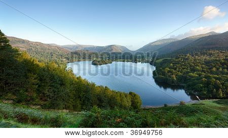 Grasmere ved daggry i Lake District