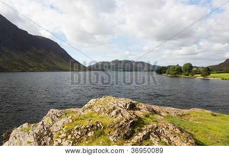 Crummock su Lake District üzerinden görünüm
