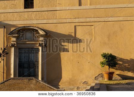 тени на римской стены