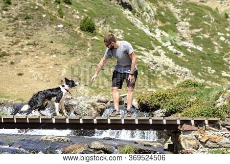 Ordino, Andorra : 2020 May 29 : Young Woman In The Beautiful View Hiking In The Andorra Pyrenees Mou