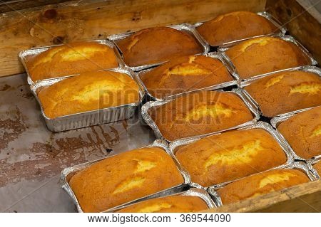 Kolkata, West Bengal, India - 29th Dcemeber 2019 : Light Plum Cakes Are Being Sold At Nahoum And Son