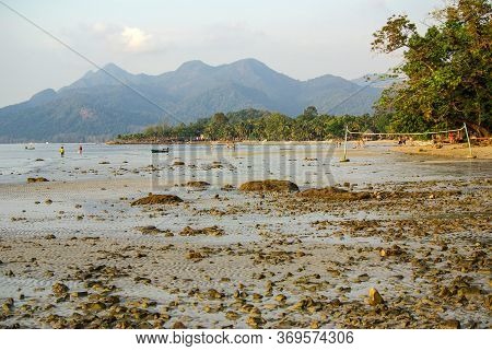 Koh Chang, Thailand - January, 2013: Low Tide In The Ocean In Koh Chang, Thailand