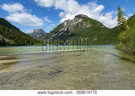 Vista Panoramica In Una Giornata Estiva Del Lago Del Predil, Regione Friuli-venezia Giulia, Italy