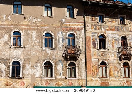 Case Cazuffi Rella. Close-up Of Two Palaces Wit Frescoes (xvi Century) In Trento Downtown, Piazza De