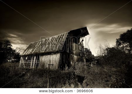 Abandoned Barn At Bentonville