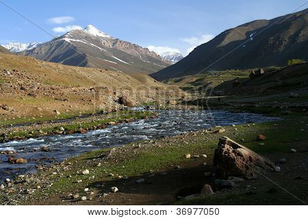 Valle di montagna nel Karakorum
