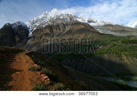Valle di montagna nel Karakorum