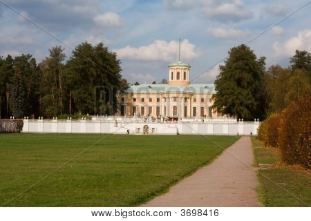 im Palace Museum Estate Arhangelskoe anzeigen