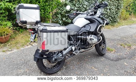 Bordeaux , Aquitaine / France - 05 05 2020 : Bmw 1200 Gs Adventure Motorcycle Bike Parked In Street