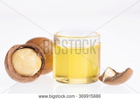 Nuts And Macadamia Oil - Macadamia Integrifolia.