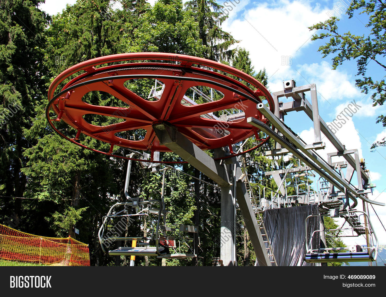 Bullwheel Lifting Image & Photo (Free Trial) | Bigstock