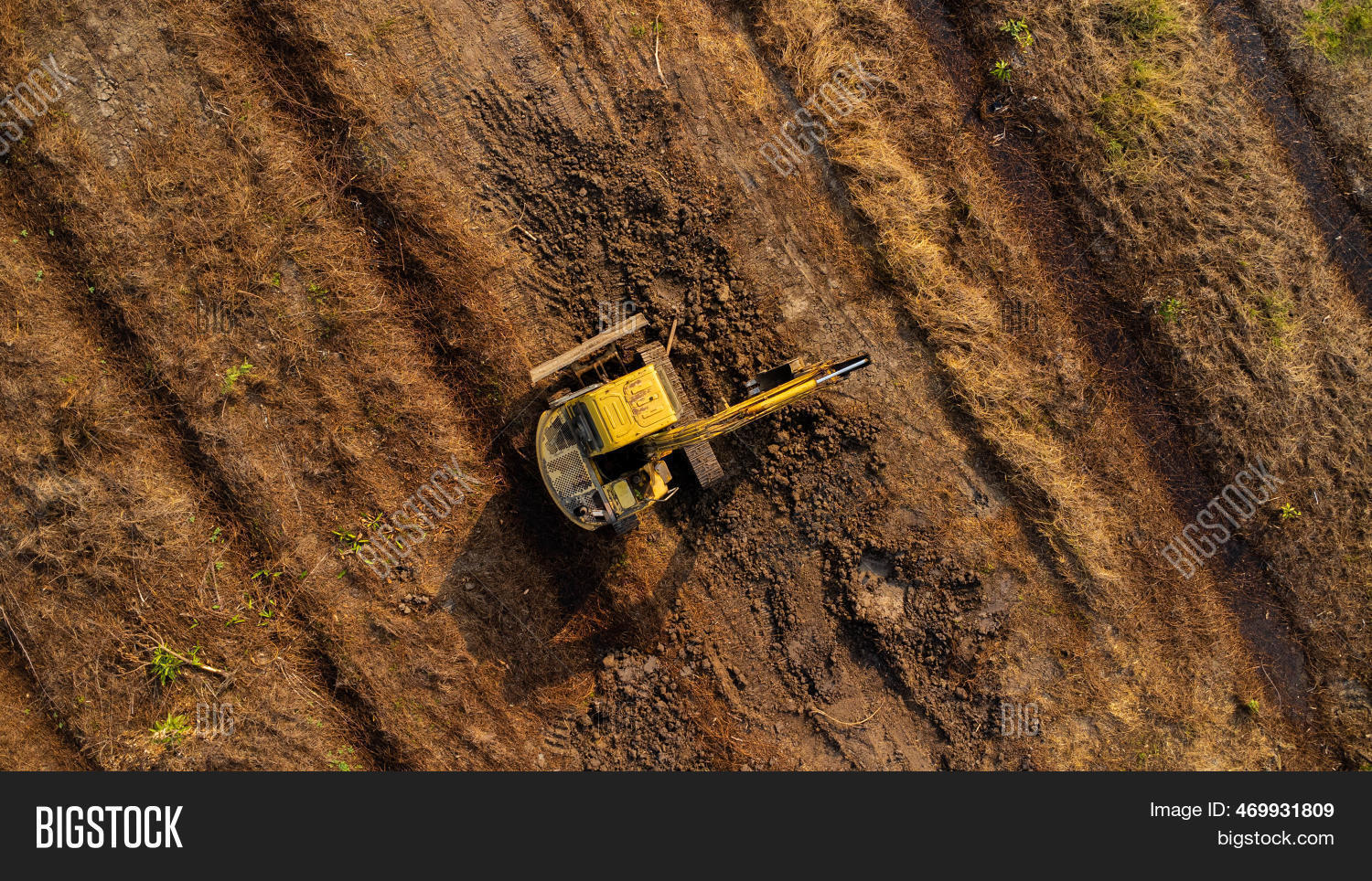 Wheel Loader Rear View Aerial View Wheel Image & Photo (Free Trial) | Bigstock