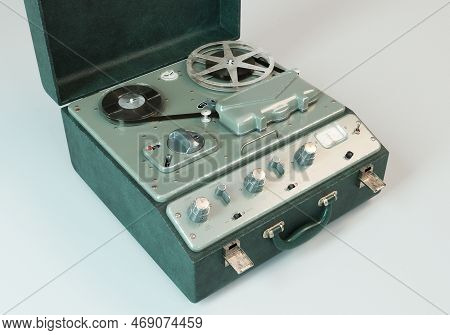 A Vintage Reel-to-reel Analogue Analogue Audio Recorder In A Leather Case On A White Studio Backgrou