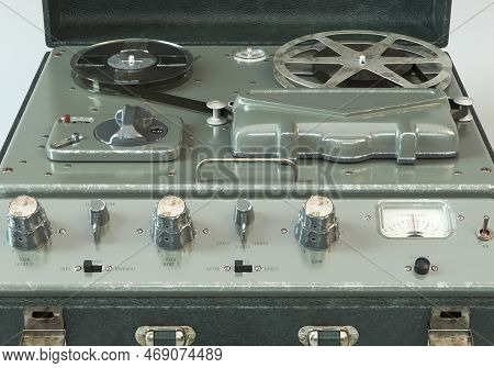 A Vintage Reel-to-reel Analogue Analogue Audio Recorder In A Leather Case On A White Studio Backgrou
