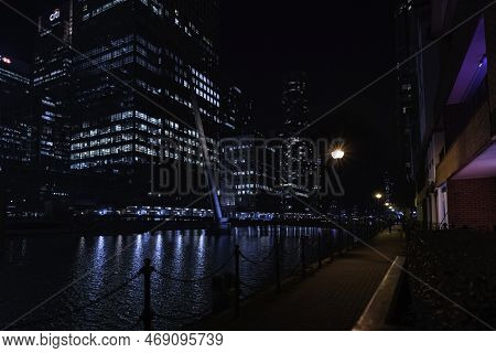 London - 01 26 2022: View of the South Dock with South Quay Walk and the South Quay Footbridge