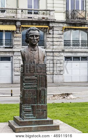 Mihai Eminescu ปั้นเวอเวย์ สวิตเซอร์แลนด์